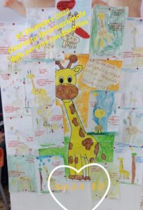 Dall'albo illustrato di Giles Andreae
"Le giraffe non sanno ballare", la  storia della giraffa Zelda rielaborata graficamente e pittoricamente dagli alunni delle Sez. 3A - 3D Scuola dell'Infanzia.